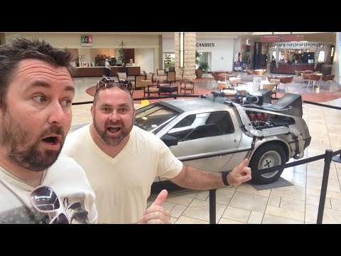 TDW 1199 - Time Machine Delorean in the BTTF MALL !!