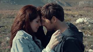 Laurika Rauch en Loki Rothman - Blou