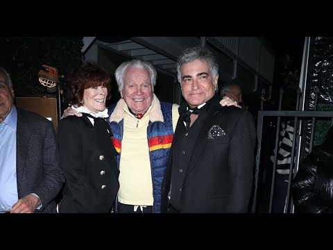 Rarely seen Actor Robert Wagner Celebrates his 94th birthday out with Wife Jill St. John and Friends