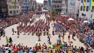 preview picture of video 'Biberacher Schützenfest Antrommeln / Abnahme 2014 Parademarsch HD Marktplatz Biberach'