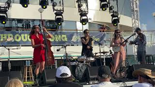 Cayamo 2020 - The Wailin&#39; Jennys - Wildflowers -Pool Deck