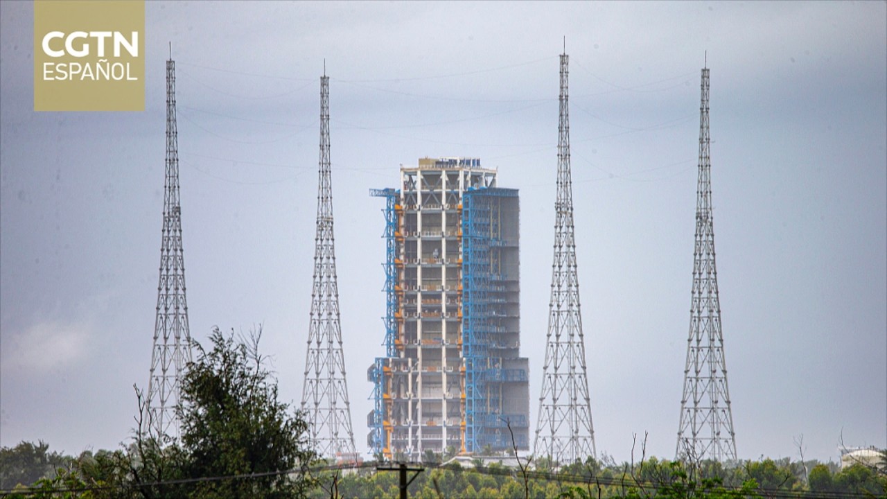 Sonda lunar Chang'e-7 y cohete Gran Marcha-5 completan traslado vertical
