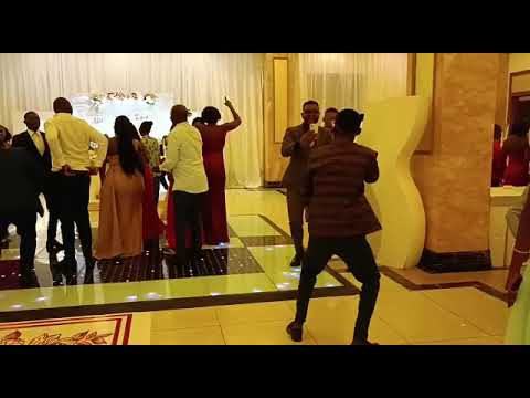 Maplaca Jr actuando no casamento