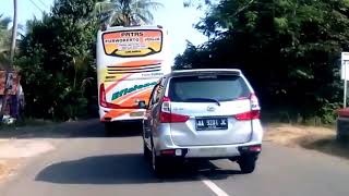 preview picture of video 'Bus Efisiensi Melaju Di Jalur Sempit Menuju Jl Daendels Ambal'