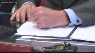 Jacksonville law restricts age of dancers at strip clubs, requires registry
