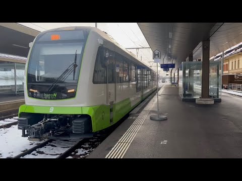 Ausfahrt des R22 324 in La Chaux-de-Fonds auf Gleis 2