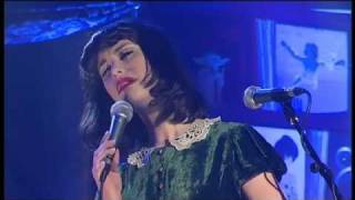 Kimbra solo &quot;Plain Gold Ring&#39; on Rockwiz - 2011-11-05