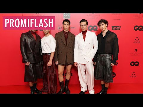 In Hotpants: Die Elevator Boys sind in Weihnachtsstimmung