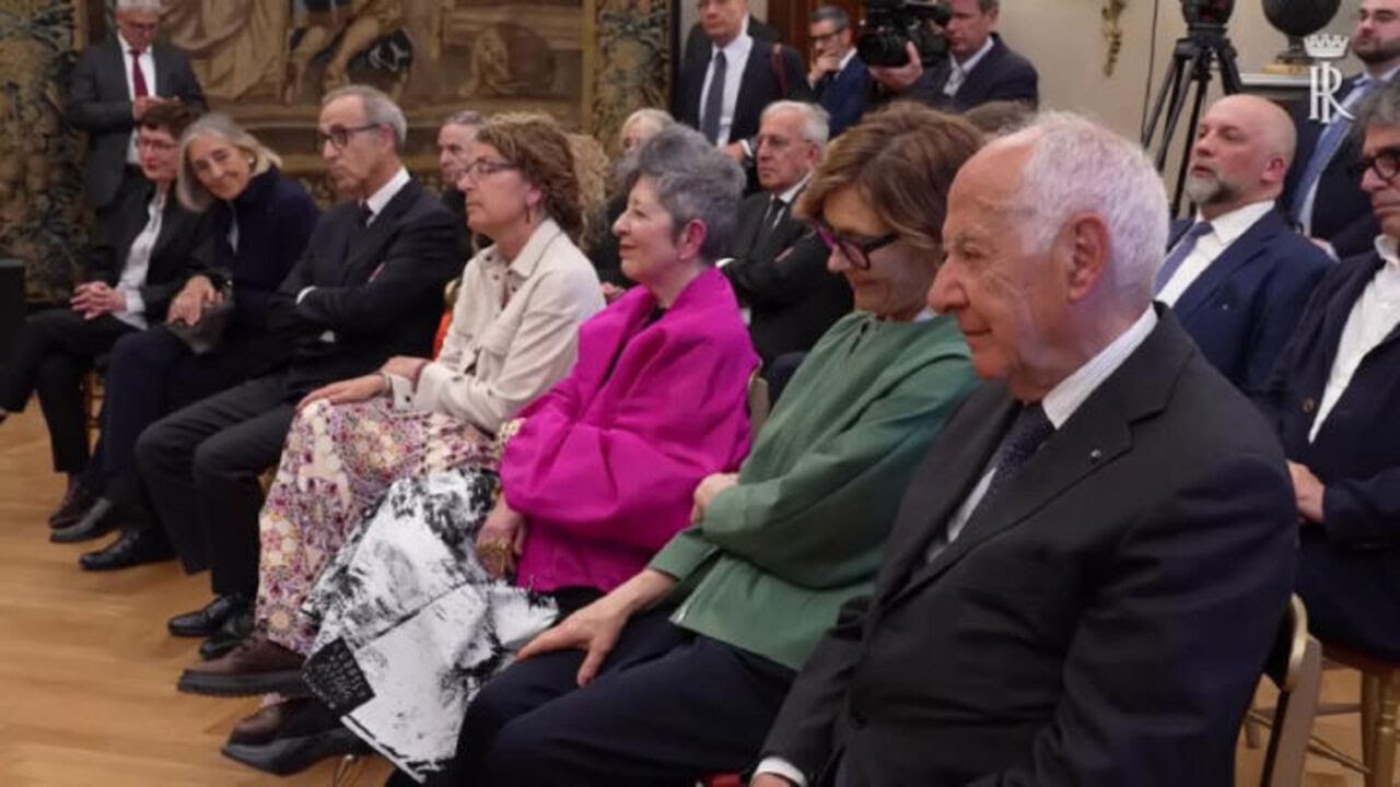 Mattarella: Togliere dalle mani le armi per mettere un libro