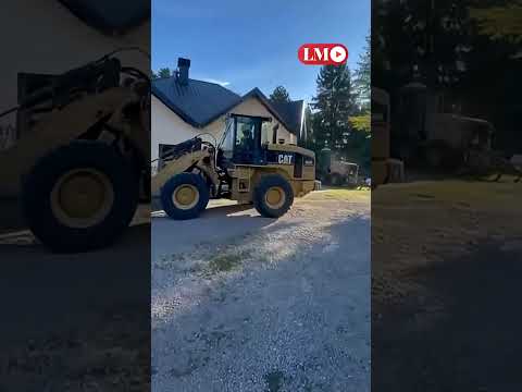 Atacó a su primo con una retroexcavadora y le disparó