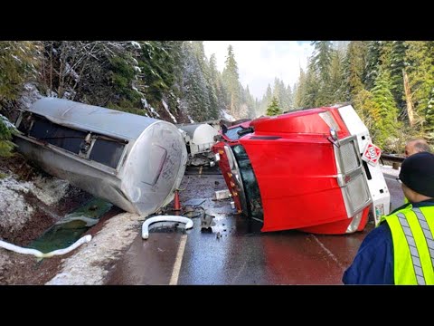 Top 10 Crazy Dangerous Truck Driving Skills - Extremely Dangerous Truck Fails compilation 2022