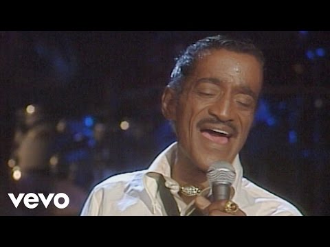 Sammy Davis Jr: The Trailblazing Entertainer | Cosmetologist.org