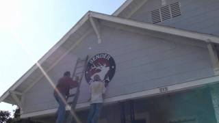 preview picture of video 'Seguin Texas Bender Realty Sign Goes Up'