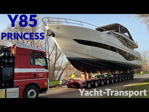 Yacht Schwertransport zur Messe BOOT 2023 Düsseldorf - Kran BIG WILLI hebt Yacht
