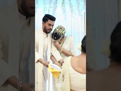 සම්මා සම්බුදු සේමයි මා වැඩු මගේ අම්මා...නම්මාගෙන දෙතන පුරා රස කිරි පෙව් අම්මා.#studiocloudy #wedding