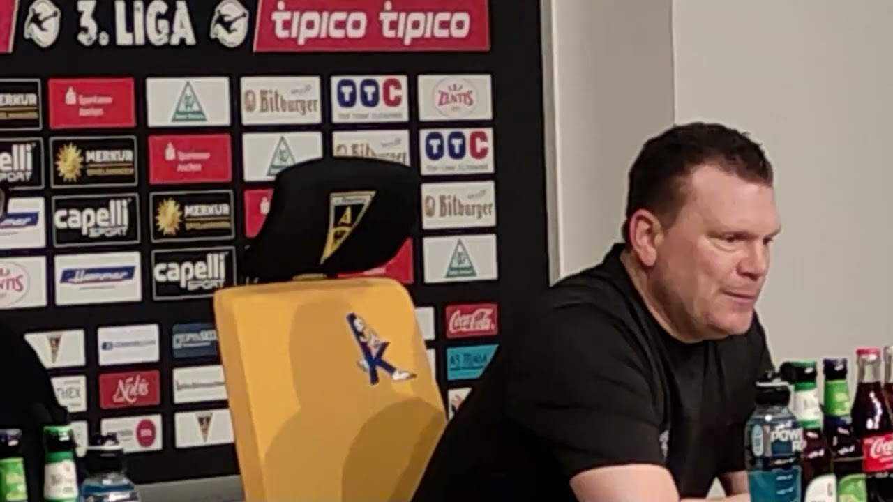  Pressekonferenz, Gesprächspartner Trainer Uwe Koschinat, Essen 