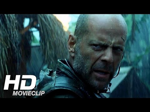 TEARS OF THE SUN (2003) - Rescate de Aldeanos