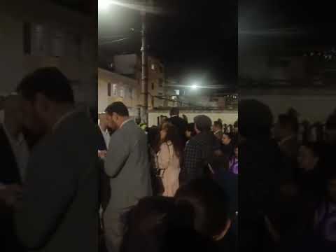 ¡ABUCHEAN a Andrés Castillo en La Tola por crisis hospitalaria!
