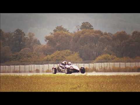 Ariel Atom a Mato Homola vs  L 39 Albatros Baltic Bees Jet Team