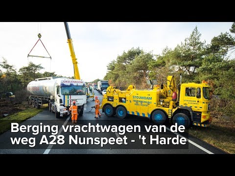 Uitgestelde berging vrachtwagen van de weg A28 tussen Nunspeet en 't Harde - ©StefanVerkerk.nl