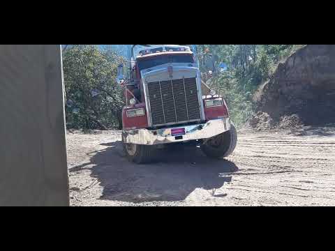 El puras mañas y el colorin en la curva del devisadero en la campana tamazula durango.