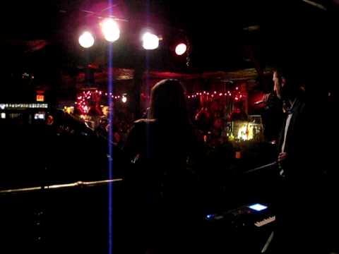 Ana Free Sings "Use Somebody" by Kings of Leon in NYC!