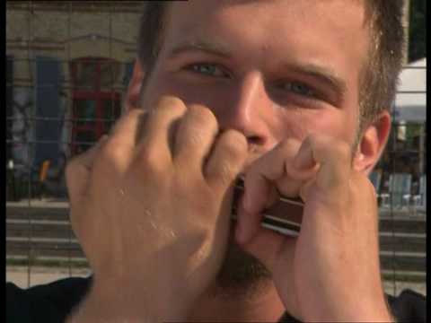 Trailer of Menekşe ile Halil (2007)