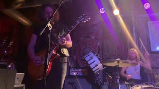 Shackles- Tyler Bryant &amp; the Shakedown