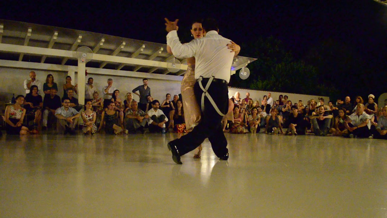 Claudia Cavagnini y John Zabala @Milonga La Rotonda 4/4