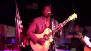 Joan Soriano - Vengo de Lejos LIVE in Riverside CA