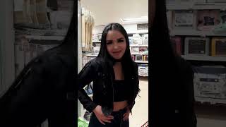 Le quise cambiar su BRA por dinero y me dio algo más