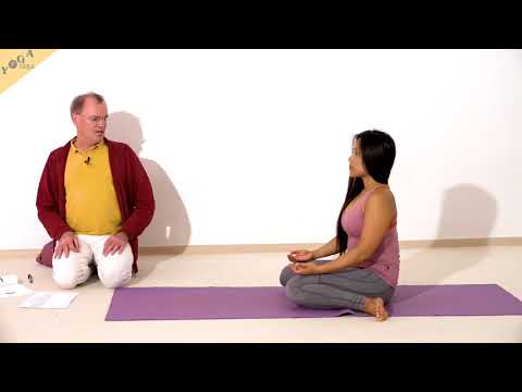 Löwe aus dem Frosch Simhasana - Yoga Asana Lexikon