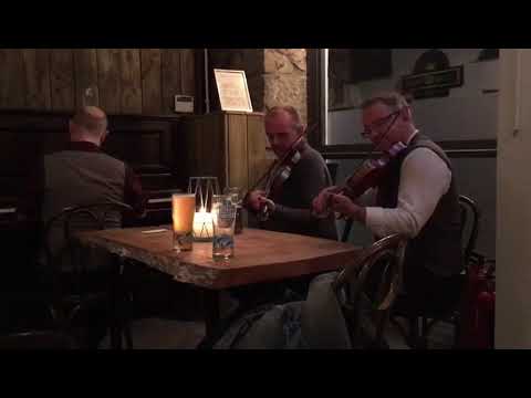 Tunes in the bar Duncan Chisholm, Bruce MacGregor, Hamish Napier and Anna Massie
