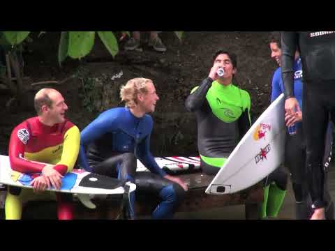 Adriano de Souza & Gabriel Medina am Eisbach 2012