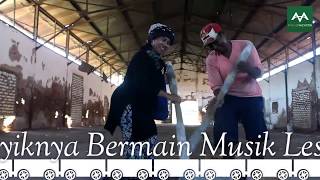 preview picture of video 'Asyiknya Bermain Musik Lesung Bareng Senior HPI ( Himpunan Pramuwisata Indonesia ) Jawa Timur'