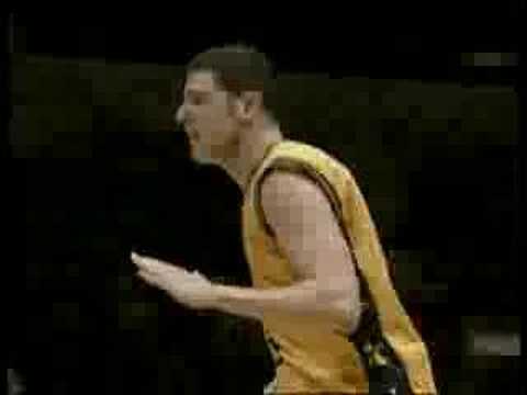 Canestro di Valerio Amoroso (Sutor Premiata Montegranaro)