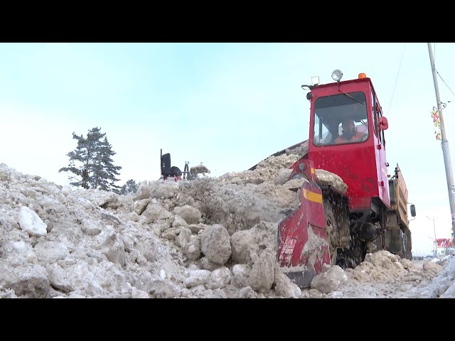С ангарских дорог ежедневно вывозят до 5 тысяч тонн снега