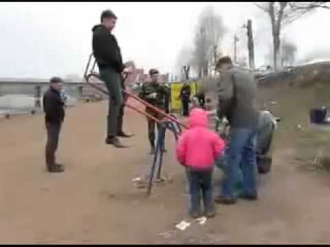 Tak się ruscy bawią na placu zabaw