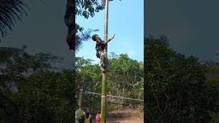 Download lagu Bocah sakti panjat pinang tercepat se dunia😅 mp3 Download lagu Bocah sakti panjat pinang tercepat se dunia😅 mp3