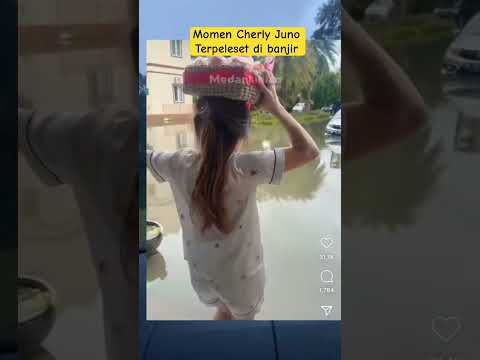 Cherly Juno jatuh di banjir