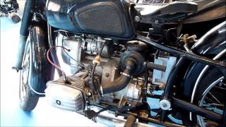 preview picture of video 'Motos russes Ural et Dniepr par Lucien Salon Auto Moto Rétro Prades'