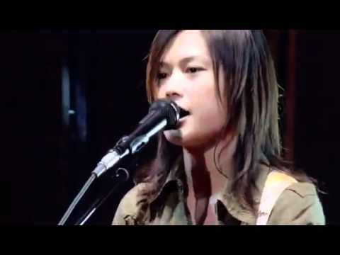YUI - Rolling Star (Live)