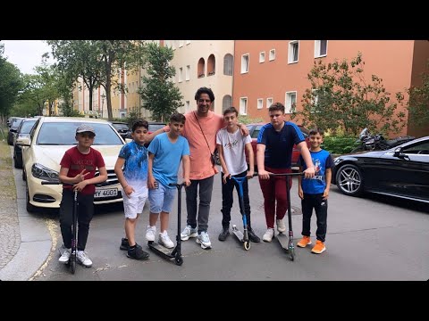 Ufo361 macht den Kids eine Freude 😍 | Freitag Data Luv ft. Trippie Redd 😱 | Ufo361 Stories