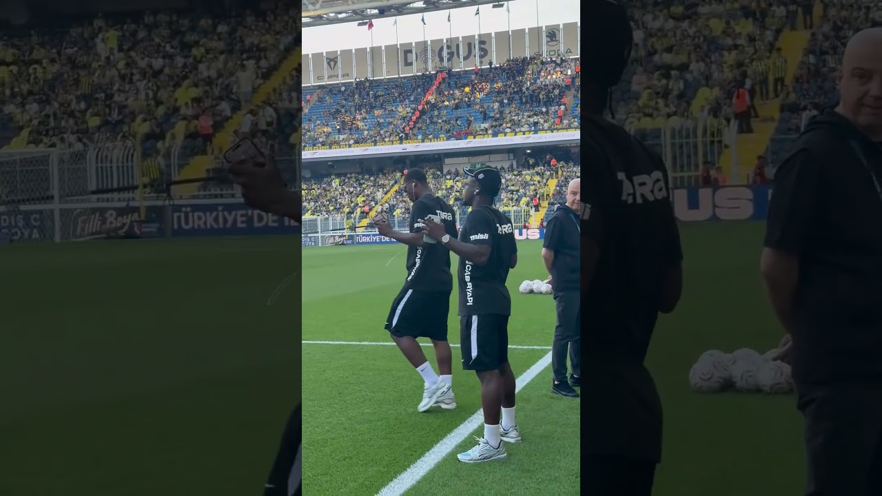 Junior Olaitan ve Emmanuel Agbadou, karşılaşma öncesi sahada!