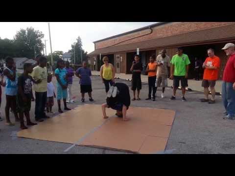 Break Free Ministry- Break dancing at The Hub w/Yom6 Pt.2 (Tony Gets Down)