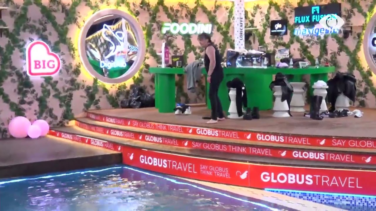 Vijojnë momentet pozitive në shtëpi, banorët këndojnë teksa lahen në pishinë