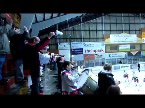 SC Herisau Fanclub feiert Team beim 6:5-Sieg gegen den SC Rheintal (Zeitlupe)