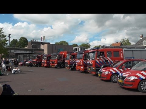 Voertuigen Brandweer Fryslân als orkest op CityProms festival Leeuwarden
