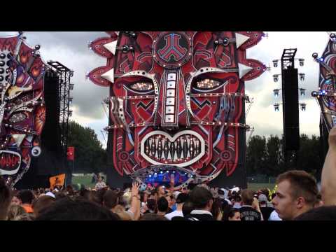 Coone ft K19 - Times Gettin' Hard @ Defqon.1 2013 !