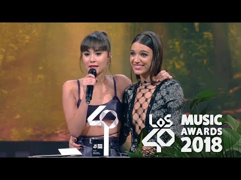 Aitana y Ana Guerra Premio Artista Revelación Los40 Music Awards